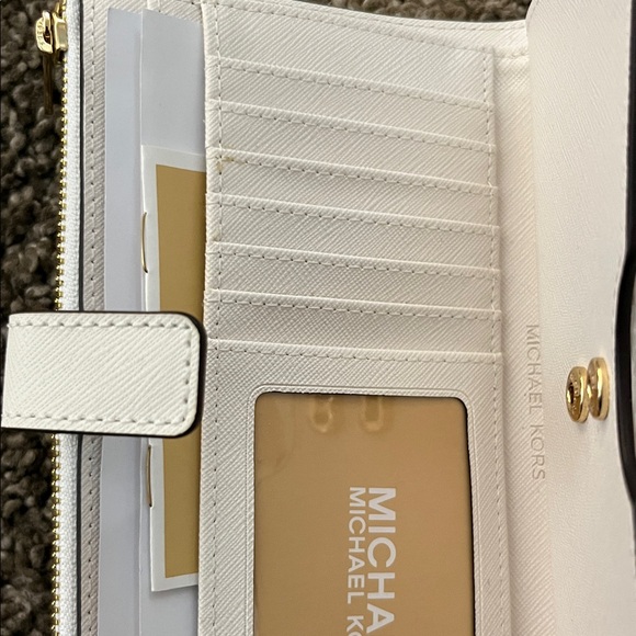 Michael Kors white  Wristlet Clutch with Gold Accents new with packaging - Picture 7 of 8